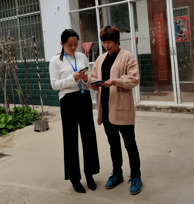 大马镇靳庄社区普查员王娟娟正在开展登记工作鄢陵县建安区将官池镇秋