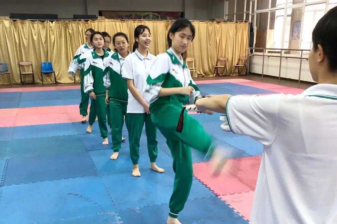 又飒又酷快到模糊海实无影脚上线了