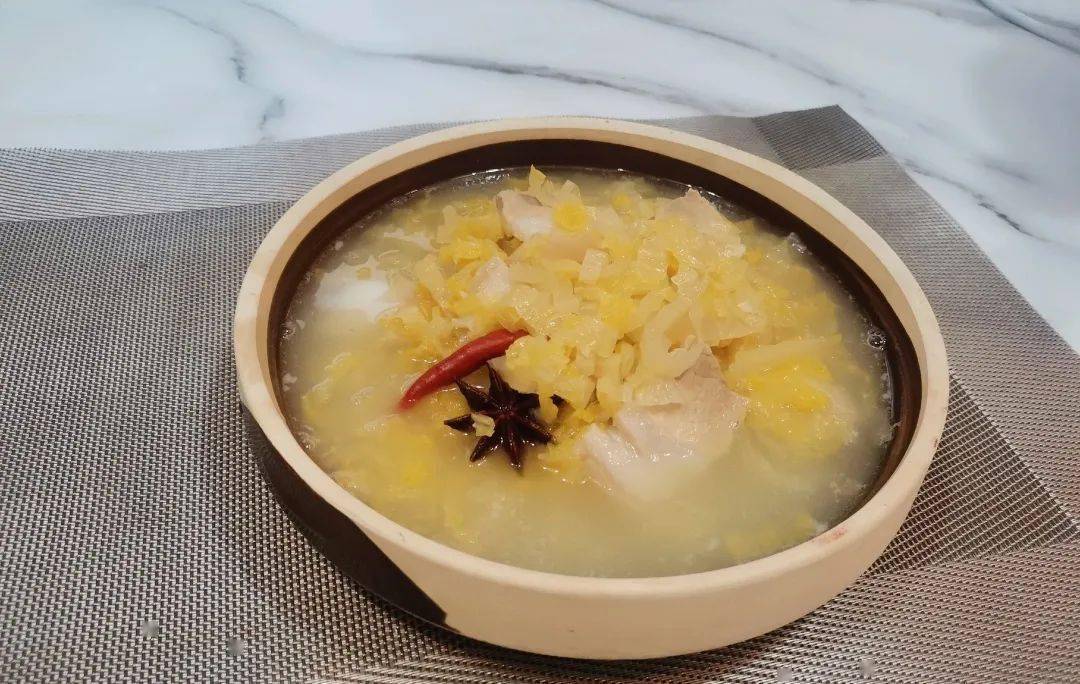 酸菜白肉东北菜中的扛把子汤浓肉烂解腻下饭一碗饭都不够吃