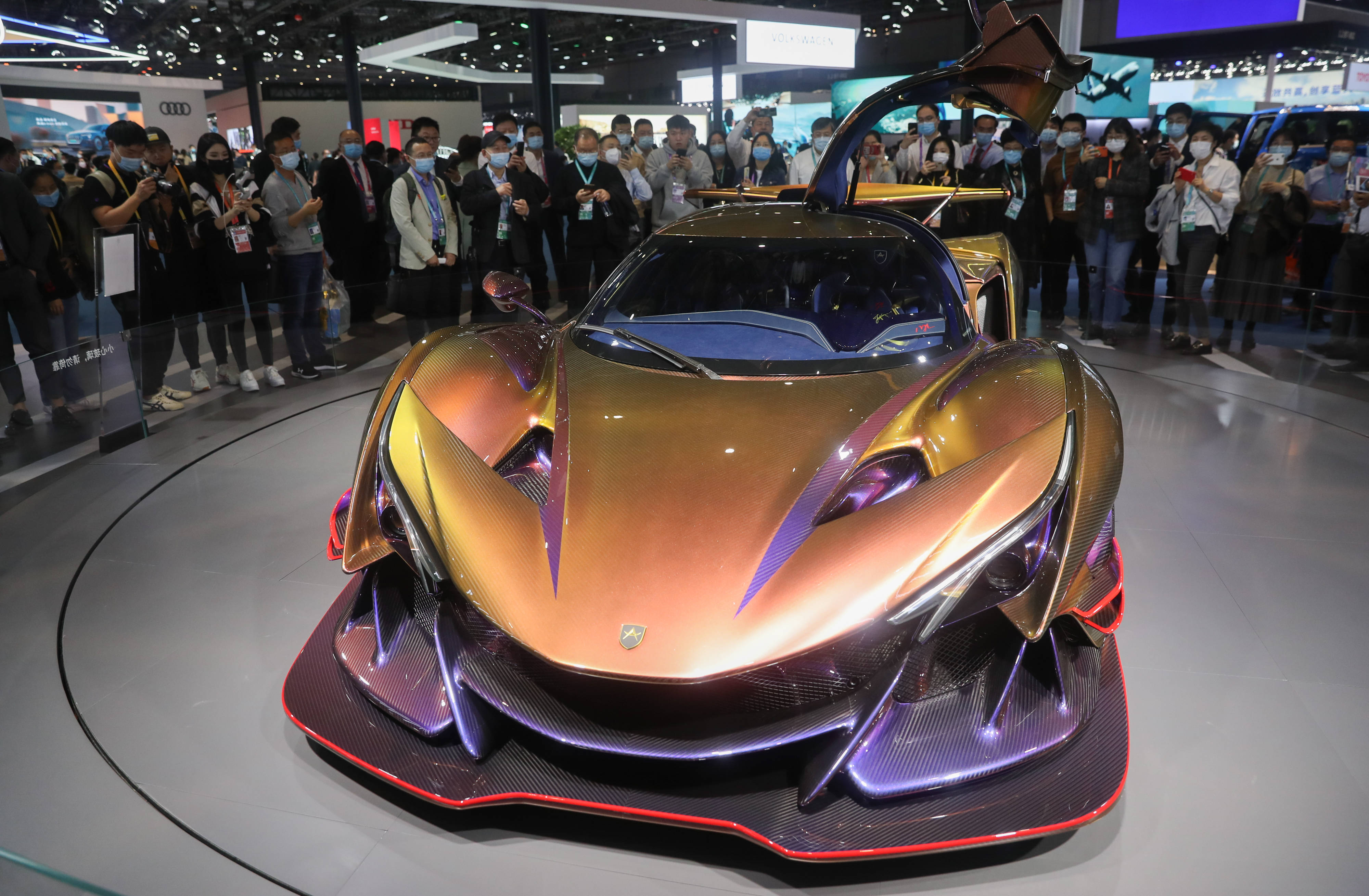 全球首款全碳纤维超级跑车亮相第三届进博会