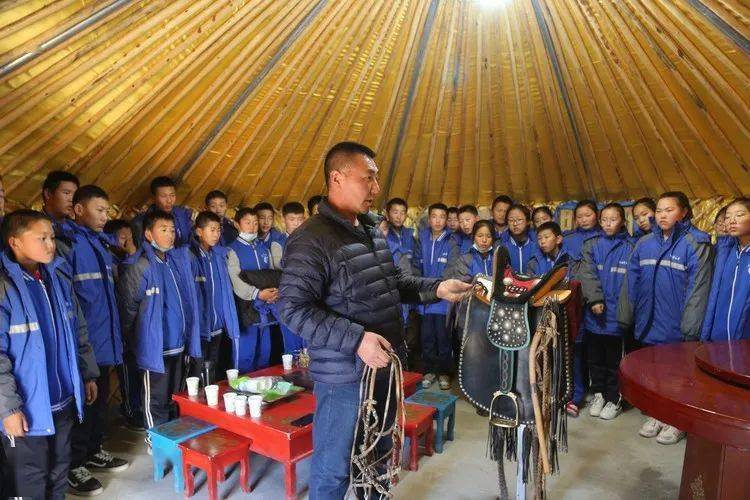 民俗文化初体验,蒙二中特色实践课程进行时_蒙古