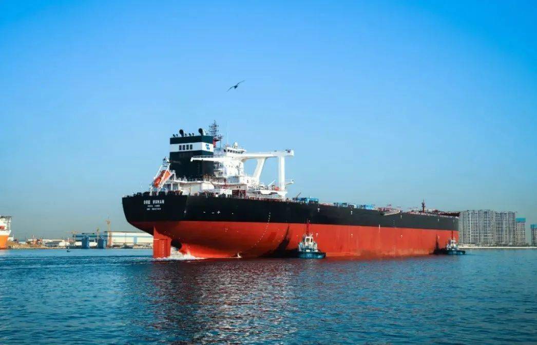 北船重工325万吨矿砂船5号船出海试航