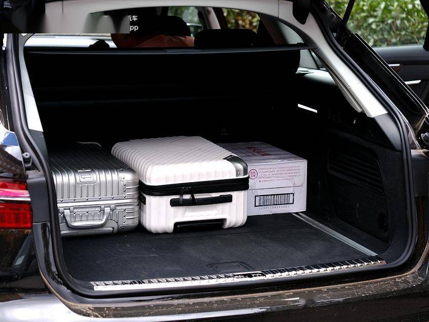 a6 allroad,a6 avant行李箱厢物空间相同,4:2:4比例放倒的座椅也大幅