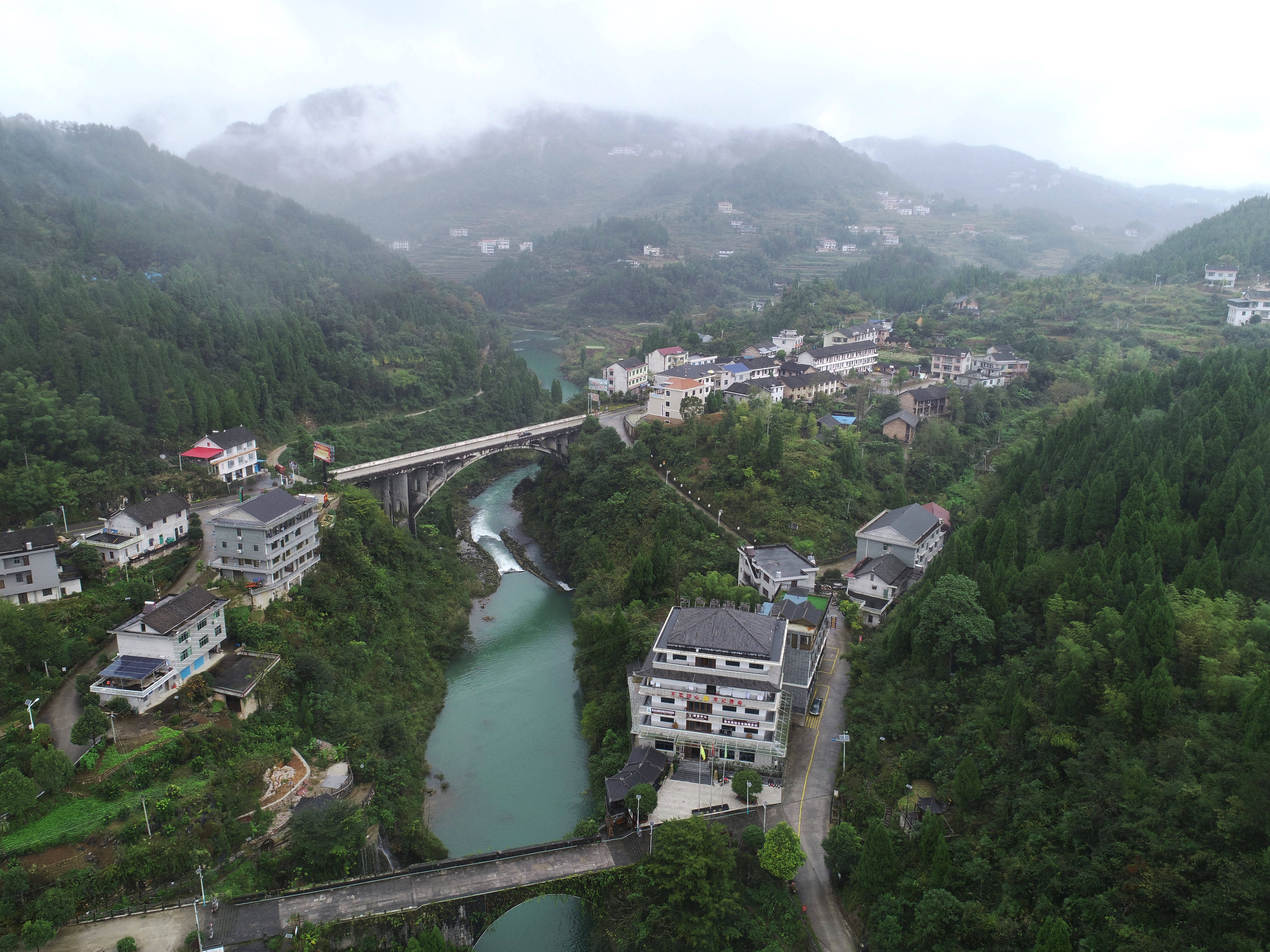 新化县油溪桥村图片