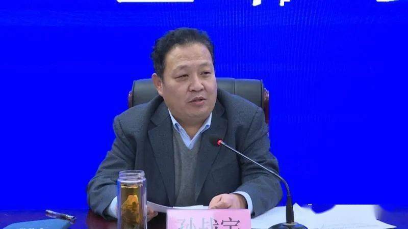 区委副书记,区长孙战宇,副区长,区公安分局局长纪东明出席会议.