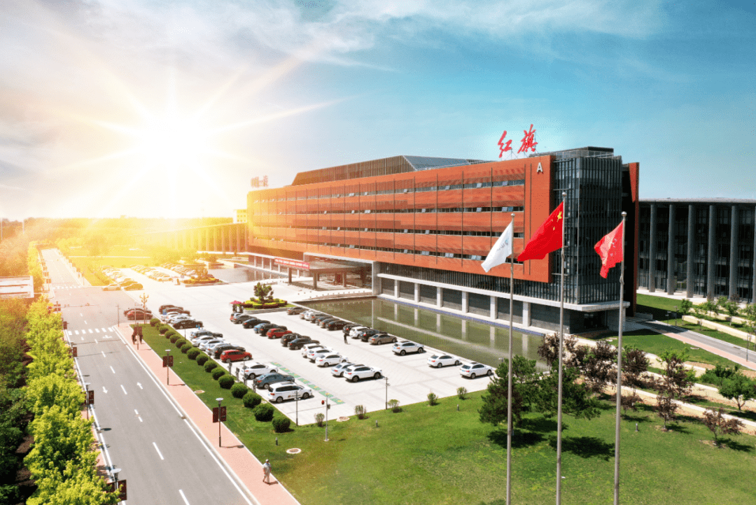 中国一汽总部在红旗人的奋斗中,红旗品牌正焕发出无限生机.