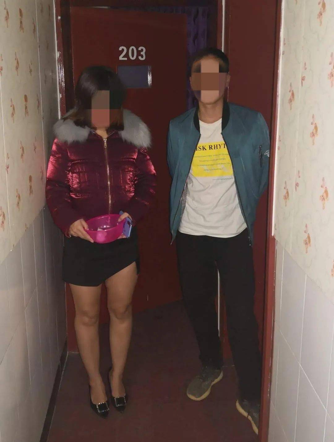 秋冬攻势假养生真卖淫罗城警方捣毁两处卖淫窝点