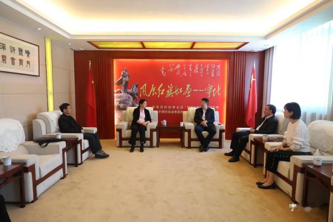 校党委副书记赖锦隆,郑丽萍,李恭清,周颖,张运华等县领导参加会议