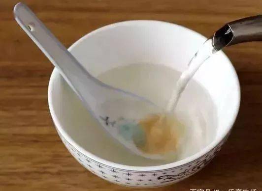 白糖加白醋泡水喝太厉害了,10个人里9个都需要,试过的都说好!