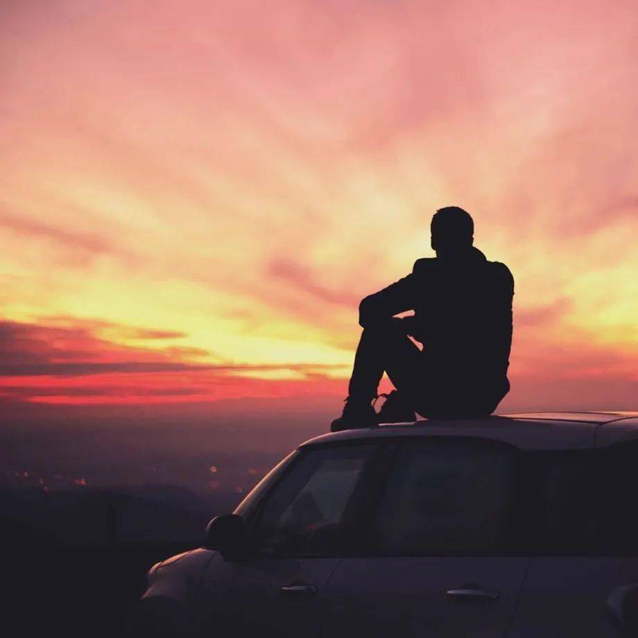 淡紫色的黄昏时刻浪漫又温柔