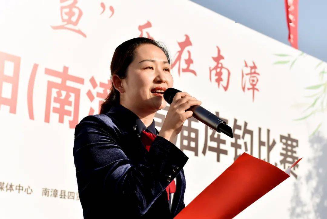 闭幕式上,县委常委,宣传部长李晓佳代表南漳县委,县人大,县政府,县