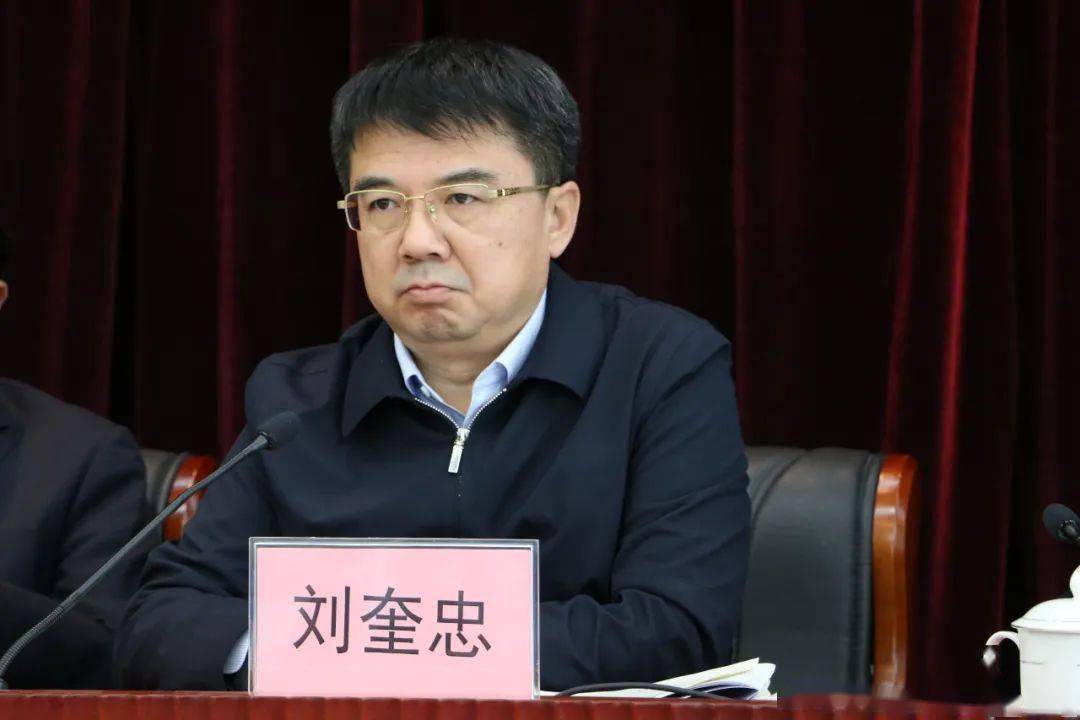 全县村和城市社区"两委"换届选举工作动员部署会议召开