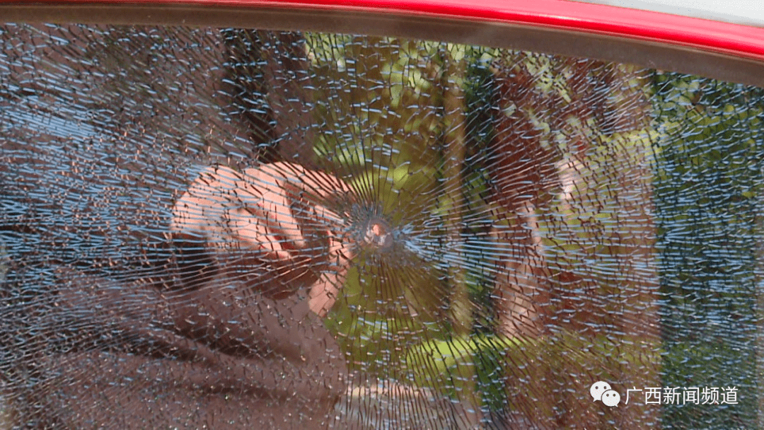 南宁一小区业主车窗频频被钢珠枪打烂,究竟是何人下狠手?