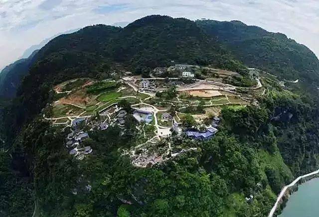 网红打卡地向王寨"清江优选"直播创作基地助力主播助农_长阳县