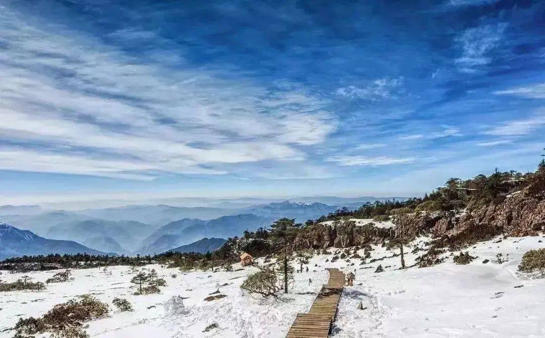 昆明轿子雪山迎来入冬以来的第一场雪小编邀您去赏雪文末有福利