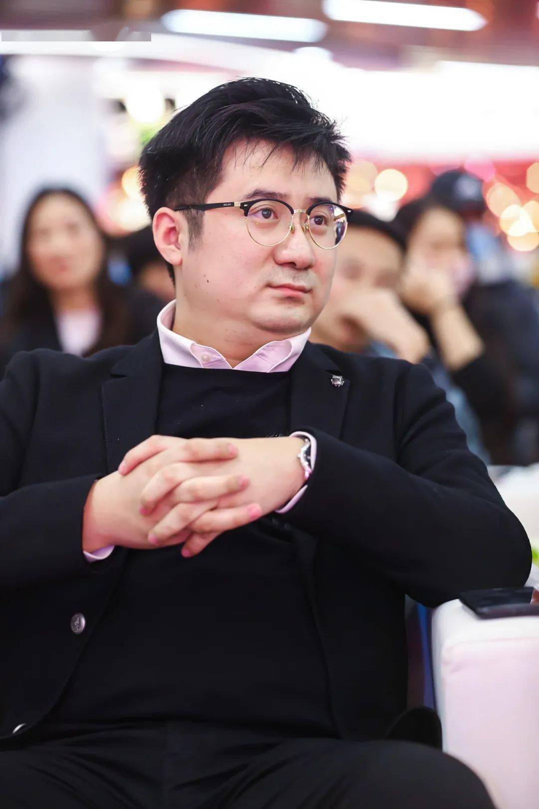 他们是;居然之家集团副总裁曹晓龙;居然之家集团十里河总经理王松涛