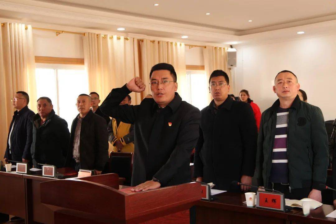 阿坝县第十三届人大常委会召开第三十一次会议_陈旭春