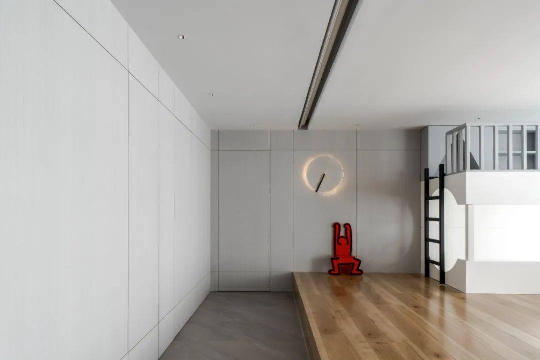 隐藏的投影幕布