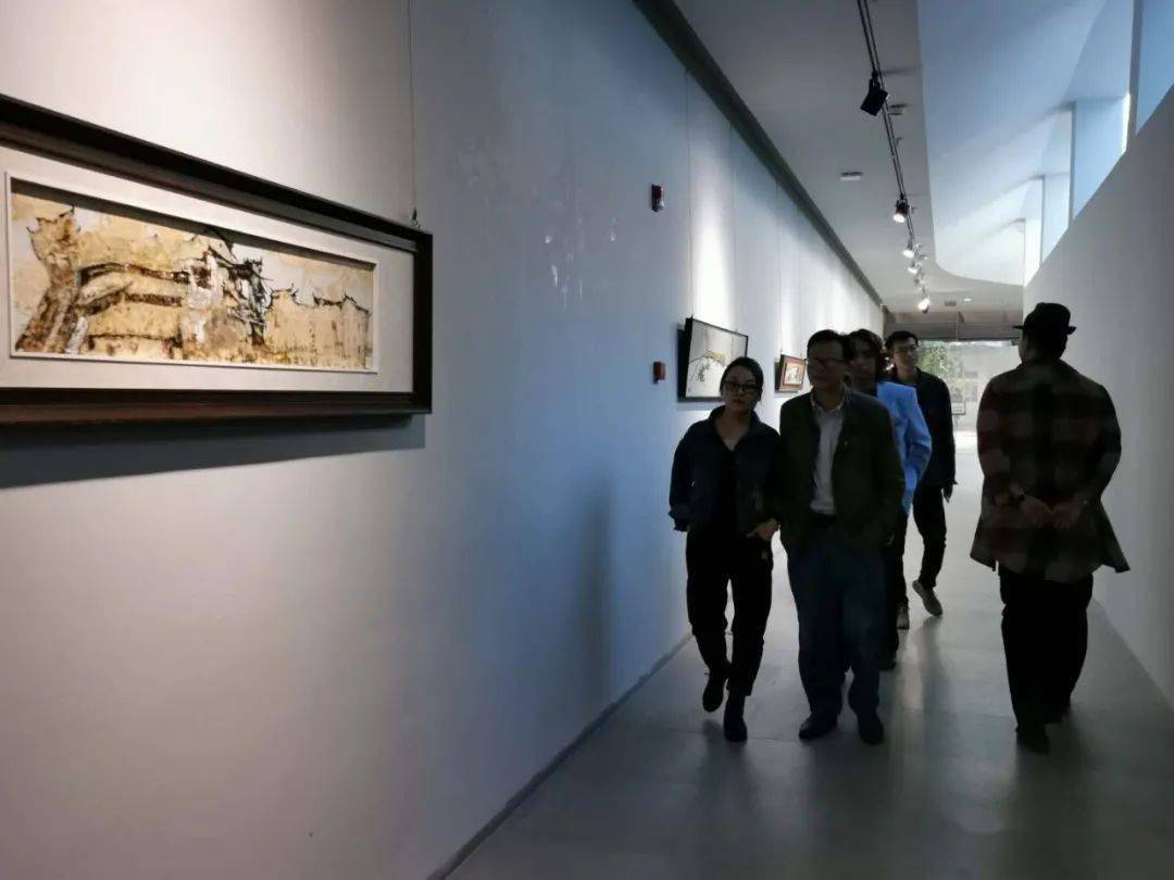 乐平画家许玉华油画陶瓷色釉作品旅行展在景德镇开幕