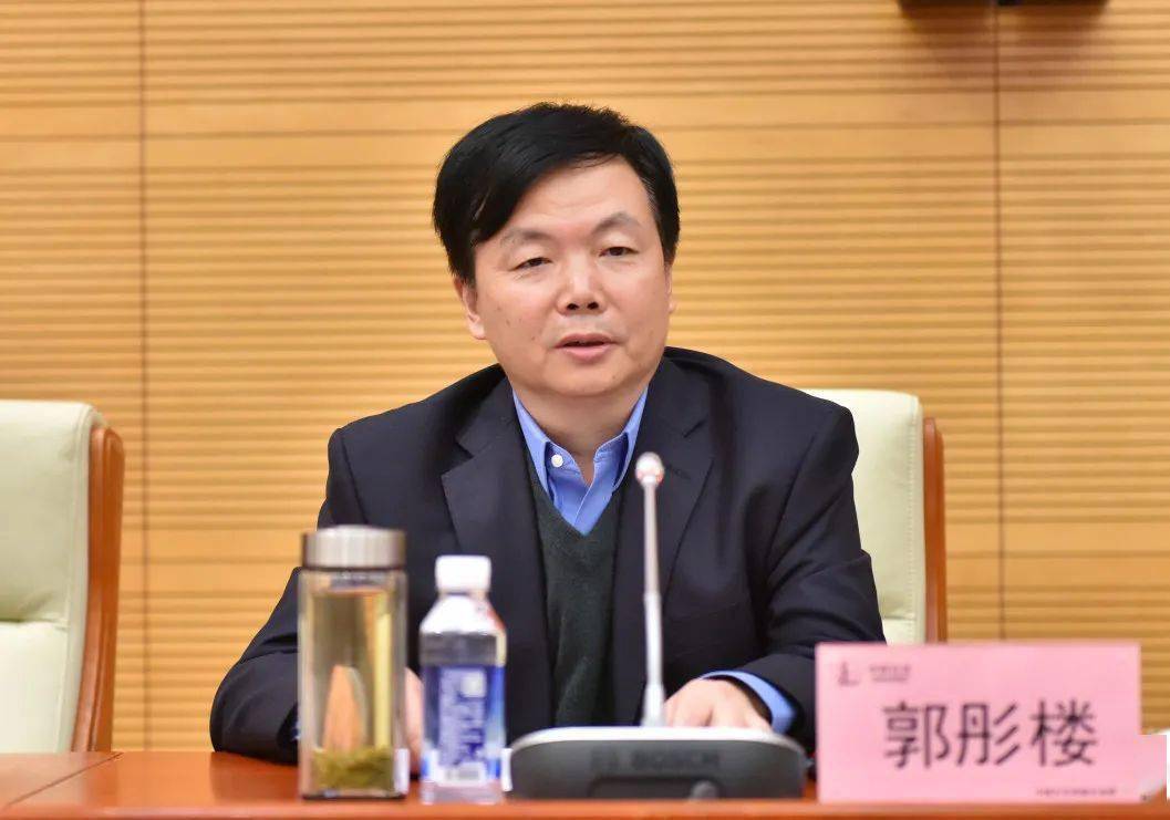 分公司副总经理王国力作工作报告,分公司副总经理刘言,黄学锋参加会议