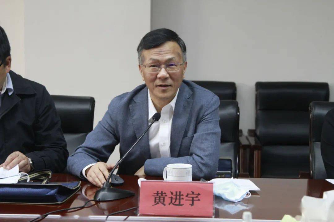 我院党委书记王炜,院长殷旭东,党委副书记兼副院长单清,医院办公室