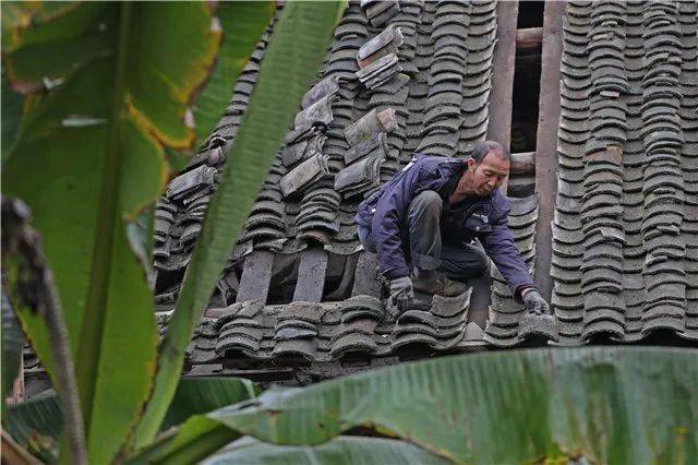 苗乡守艺人捡瓦匠