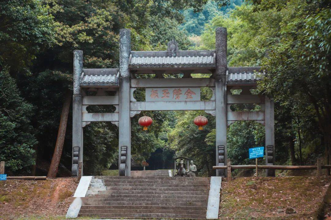 走去圣文园沐浴清新和暖阳