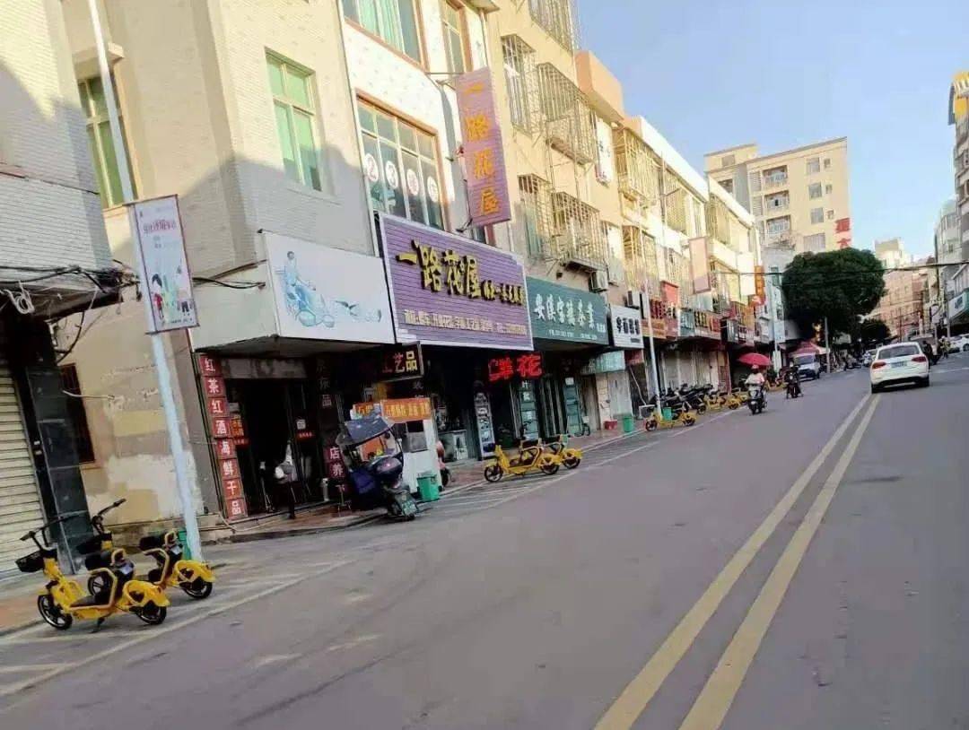 东岭街头出现许多共享电动车._惠安县