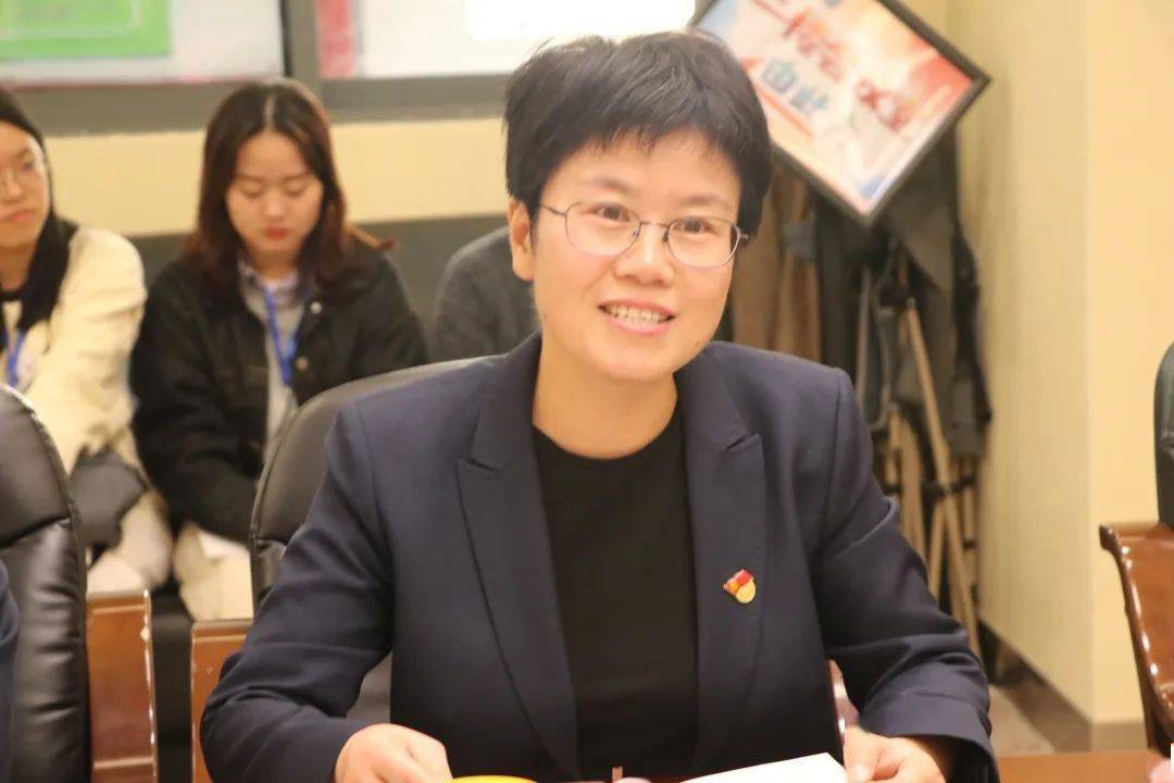 总评环节,刘佳媛老师点赞轮训成员的成长飞速,思考周全,表达流畅.