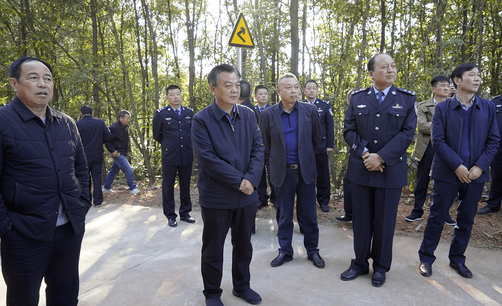 随县平交路口交通隐患治理暨两车治理推进会召开