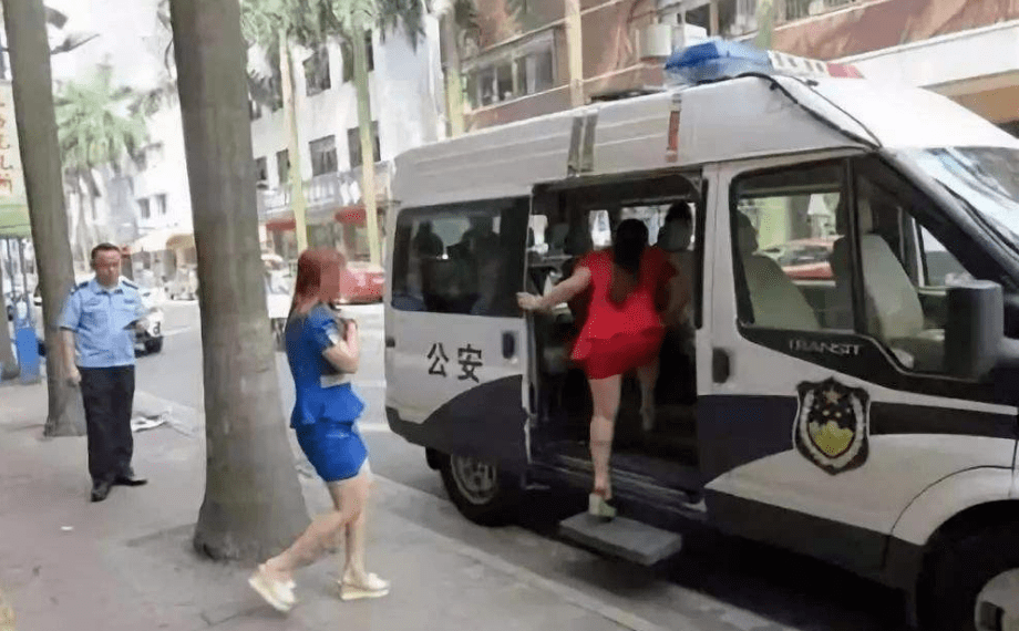 微讯丨禹州警方在菜园街抓获两名女子凌晨彩虹桥一女子寻短见