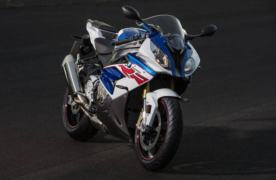power梦,那么每一个宝马摩托车粉丝都有一个s 1000 rr梦,自2009年s