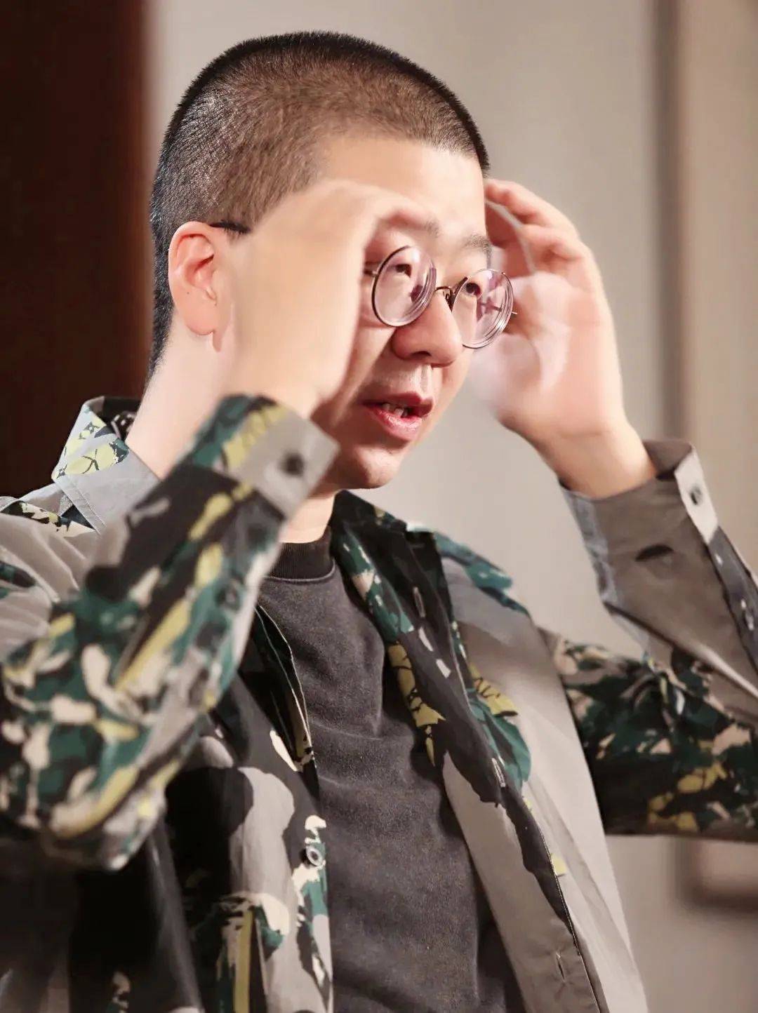 李诞:从“心虚”和“害怕”中一路走来,笑完,且听我一诉衷肠_上海电视台