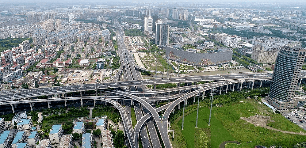 浦东30年开发外高桥