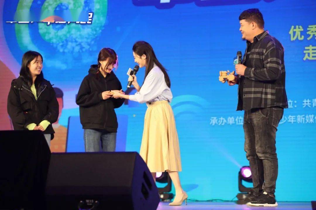 一起"发光"吧!_@smile