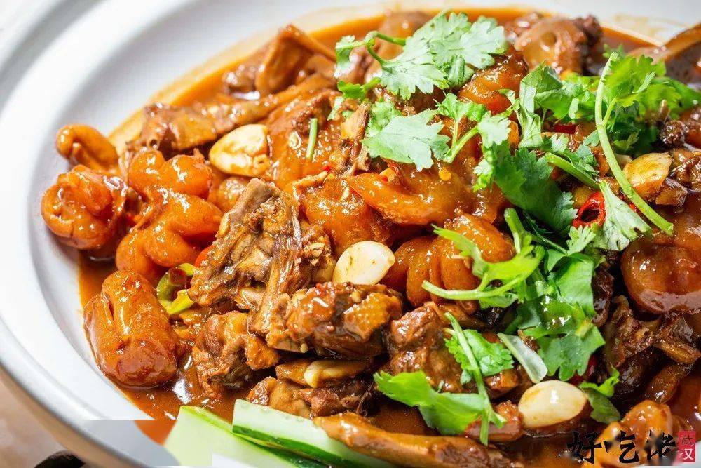 请客聚餐,总得有那么几道"大菜"才能镇得住场子,牛鞭与鸽子最为搭配