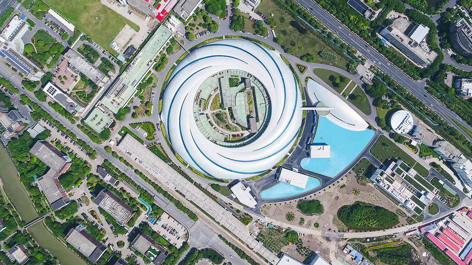 创造新奇迹展现新气象一路引领浦东有了新的重大任务