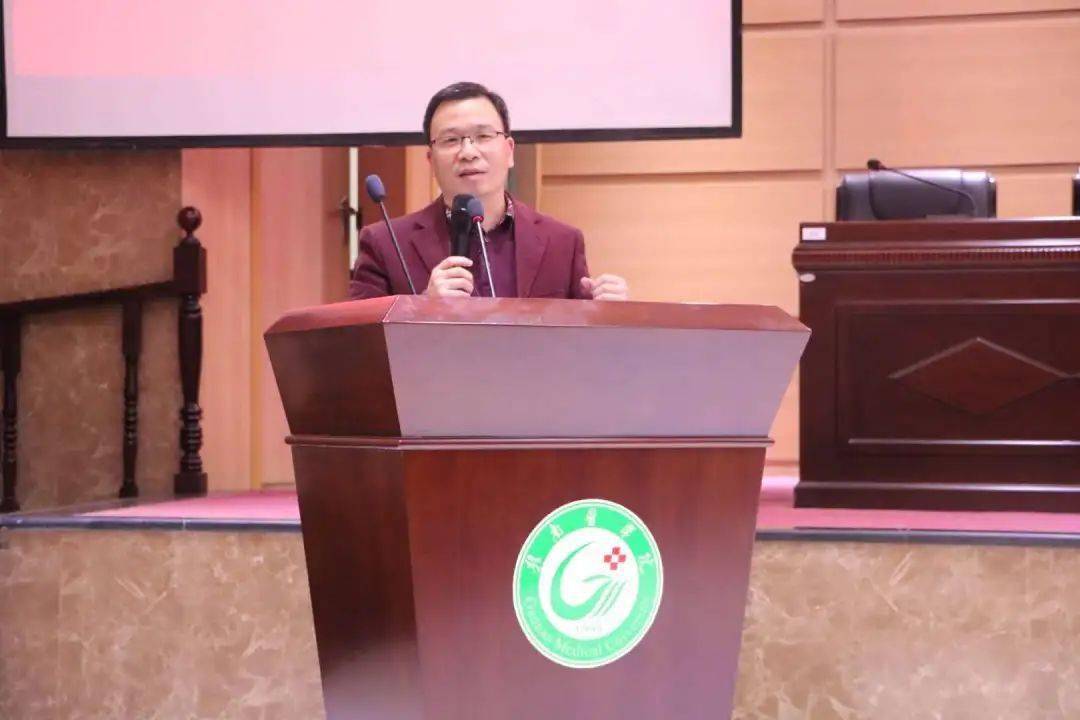 随后赣南医学院教务处副处长黄光生针对本次大赛进行