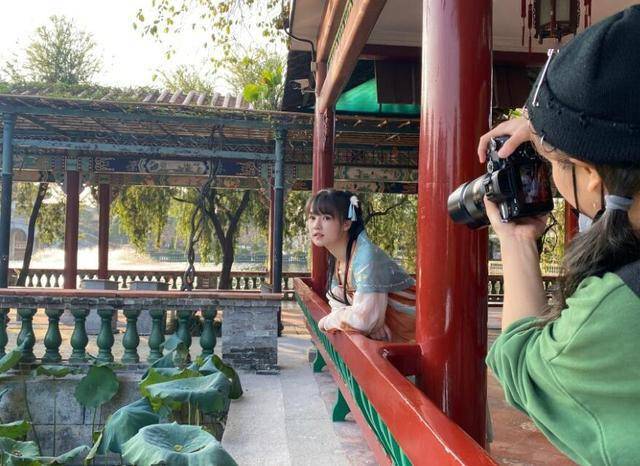 只不过,再可爱的萝莉也逃不过线下翻车的命运.