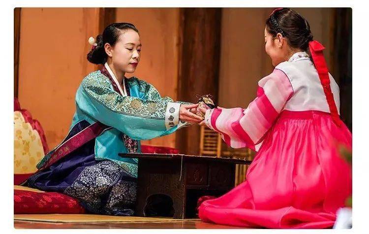 韩国茶礼馆观一花一景听清风洗耳在这里可以赏闲云流动感受以茶为主题