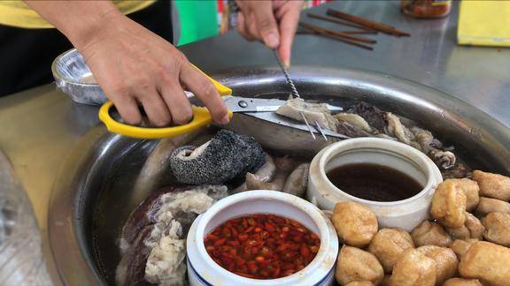 化州街头的剪刀牛杂吃多少剪多少湛江的朋友们喜欢吗