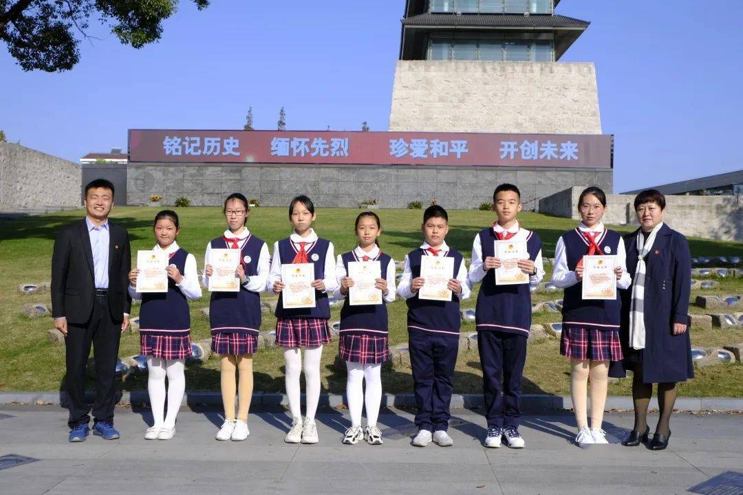 国旗下成长宝山区青少年升国旗暨爱国宣讲主题活动顺利举行