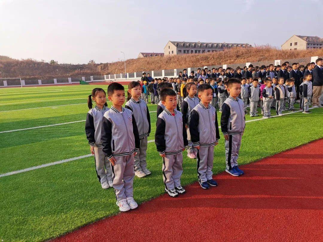 【教育集团】青岛二中院士港分校"山海有我"国旗护卫队首次亮相_手机