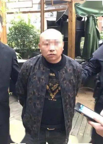 疯狂盗窃32起两个外地男子来绵头盔遮面专对这种车下手