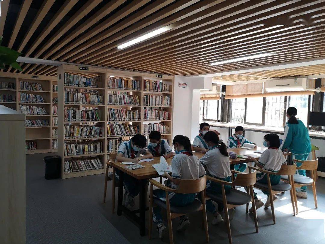 有意思流花中学学子在站前街图书馆上了一节空中综合素养课