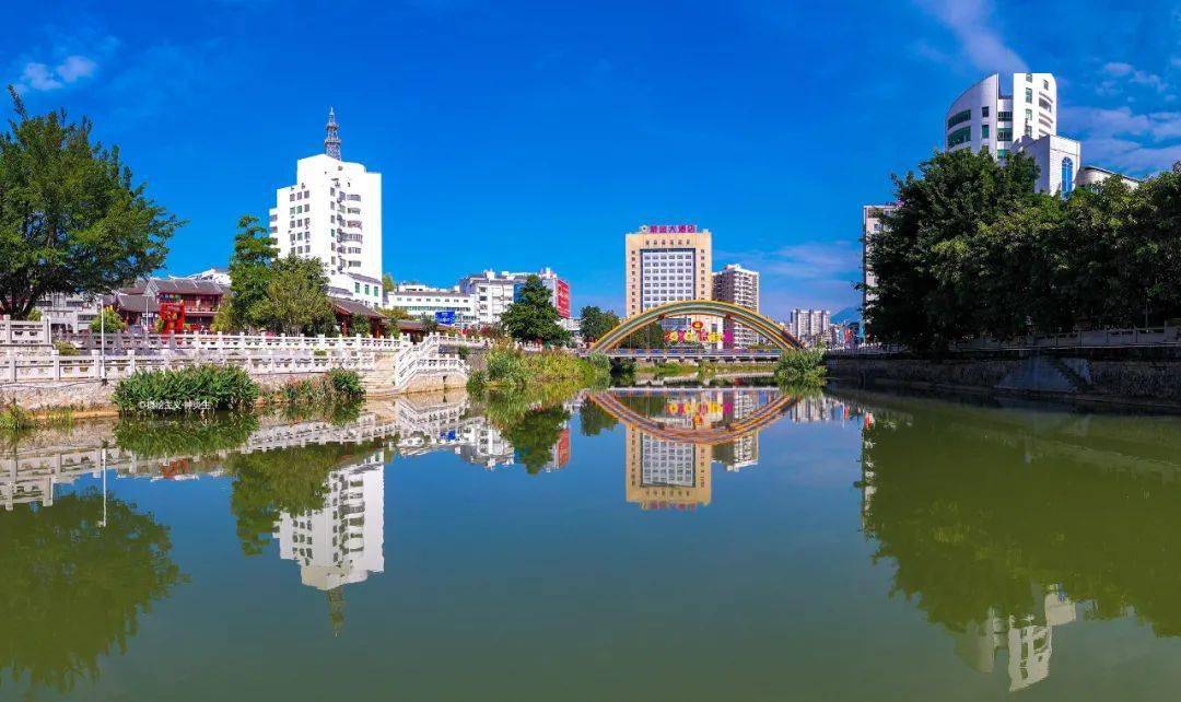 武平县城一角 @钟炎生 摄自2006年以来,武平县持续探索红土地上的文明