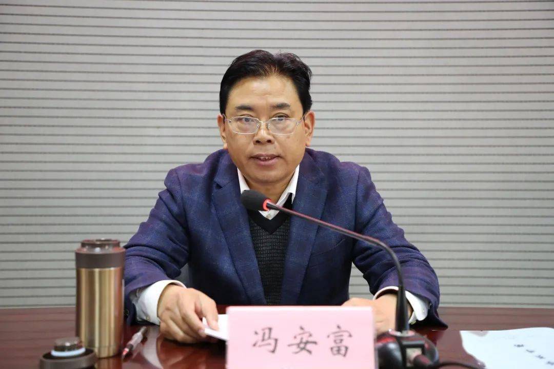 市委常委,政法委书记,全面依法治市委员会副主任冯安富出席开班仪式并