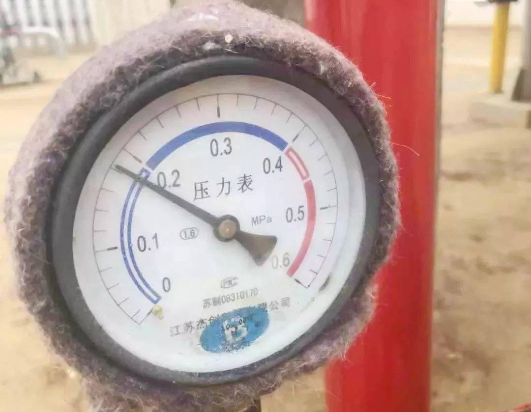 用毛毡包裹严实的压力表"作为一块压力表,恕我直言,我觉得我好像没