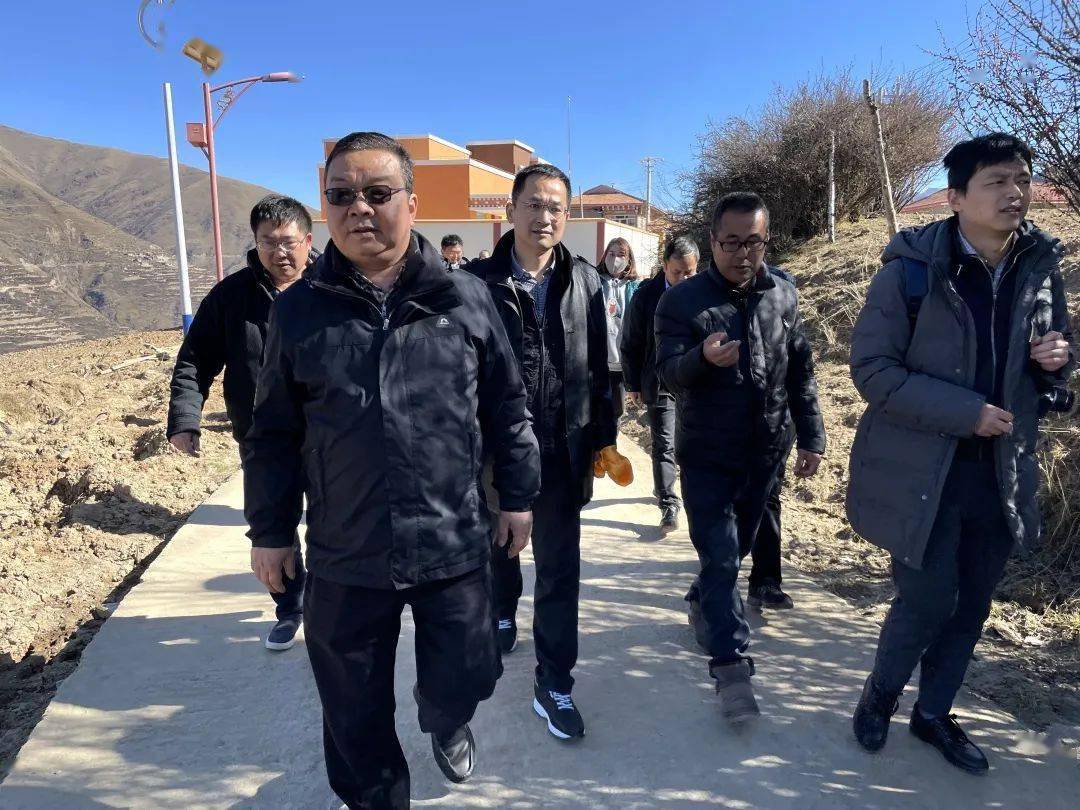 华能四川公司党委副书记,副总经理李小联到垮沙乡羊高村走访慰问