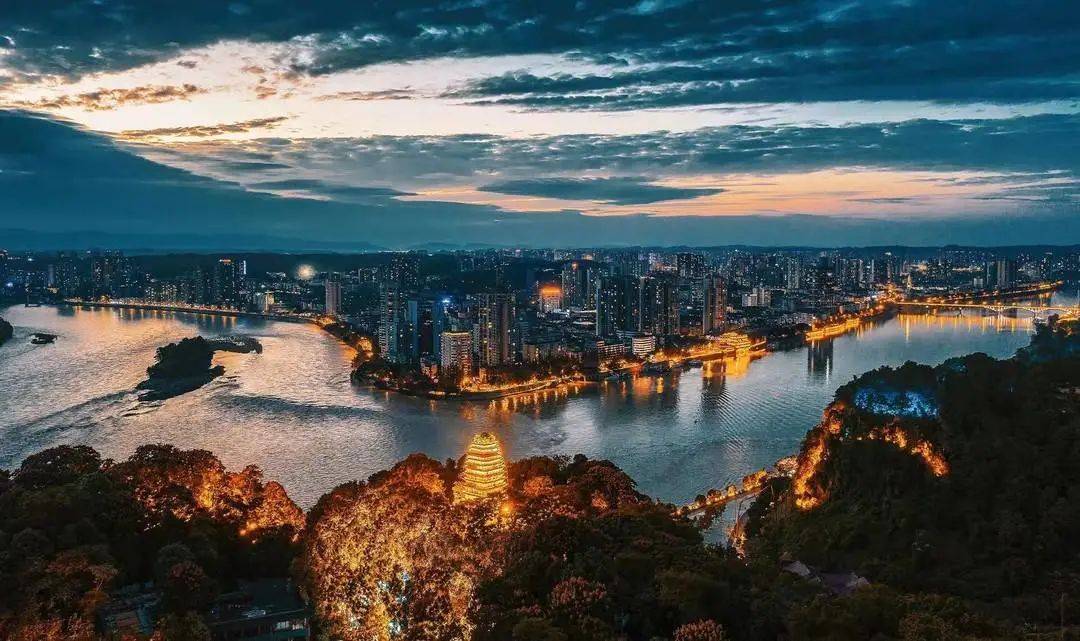 点亮乐山夜游经济夜游三江夜游凌云山荣膺巴蜀文化旅游走廊新地标